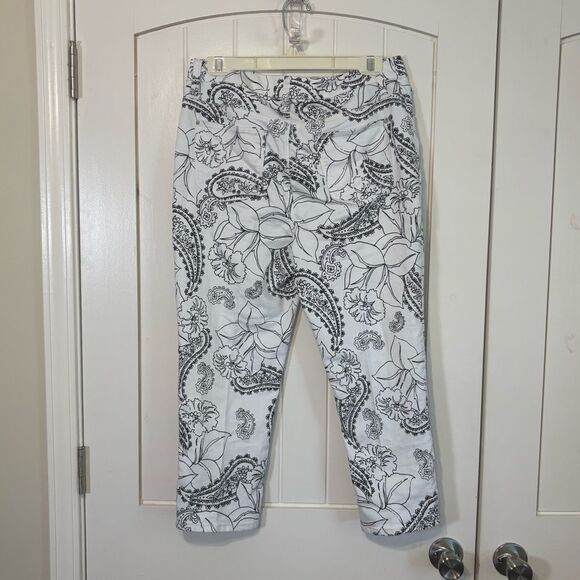 Chico's White Black Stretch Floral Paisley Patterned Capri Pants Chico's Size 1 - Picture 3 of 5
